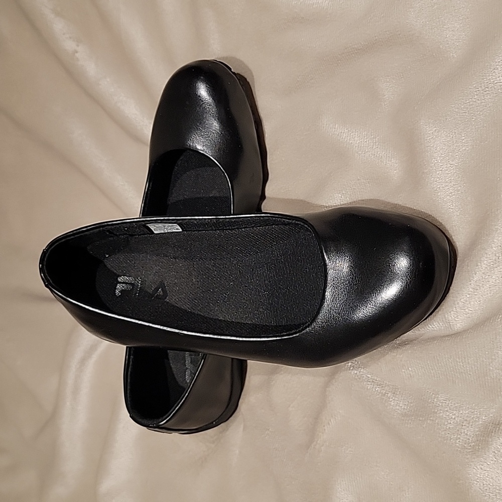 FILA non slip shoes size 8